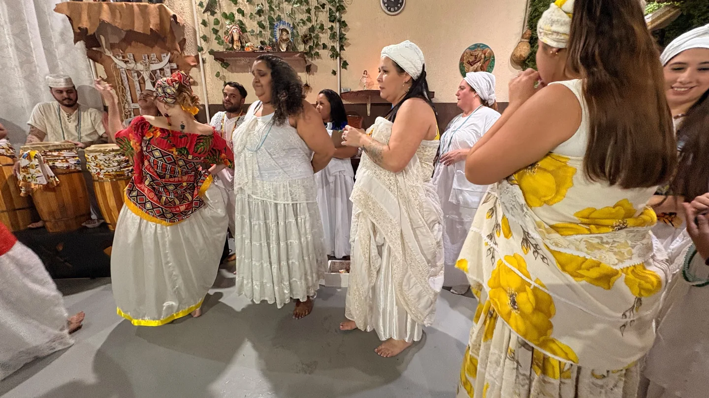 Comunidade reunida em celebração cultural